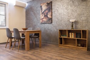 Sistema de insonorización, tabla de planchar con plancha y wifi gratis 