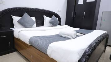 Basic Room, City View | Desk, free WiFi