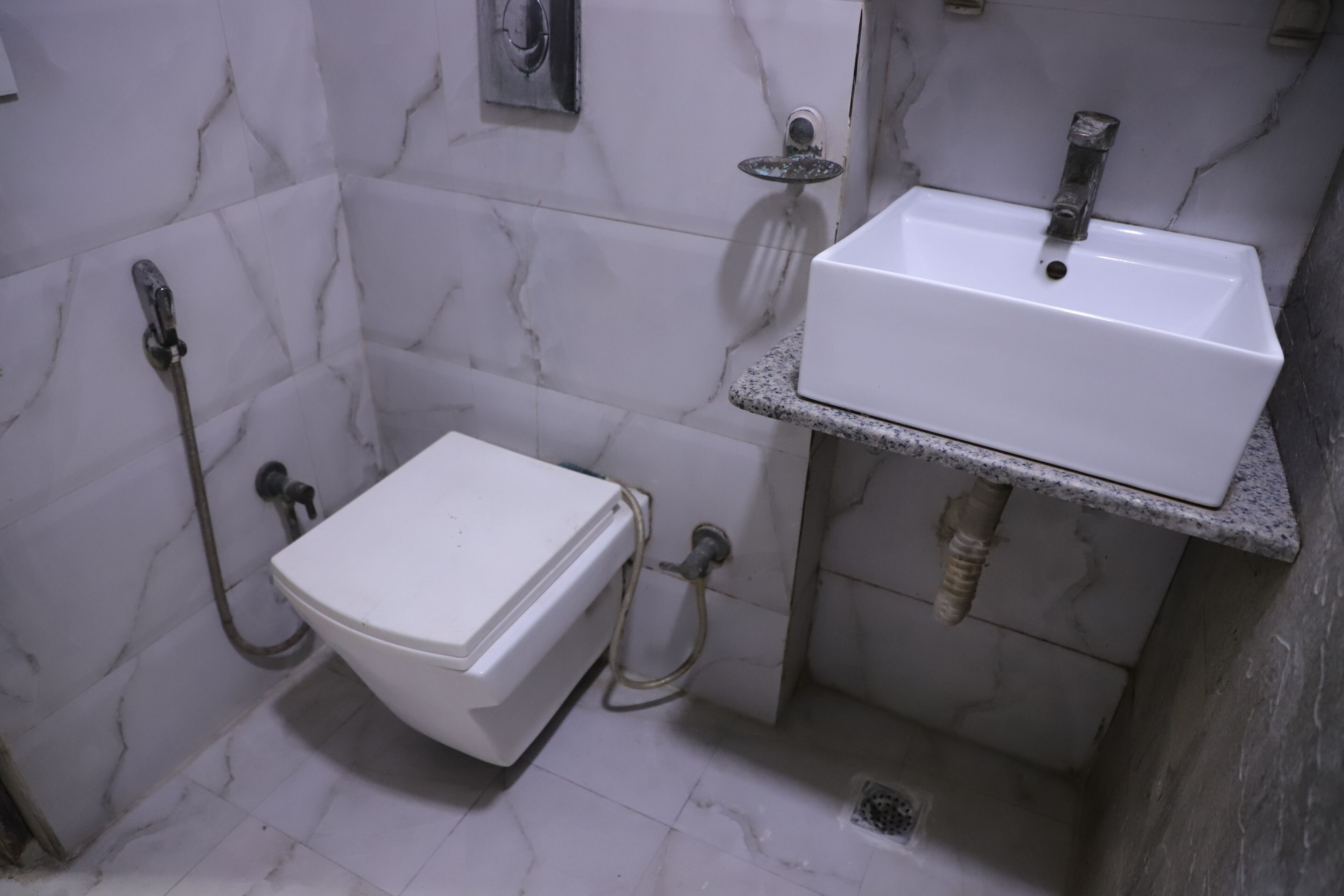 Basic Room, City View | Bathroom | Shower, free toiletries, towels