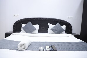 Basic Room, City View | Desk, free WiFi - Mauryan Elite Hotel Lajpat Nager (New Delhi)