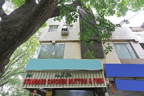 Front of property - Mauryan Elite Hotel Lajpat Nager (New Delhi)