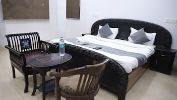 Basic Room, City View | Desk, free WiFi