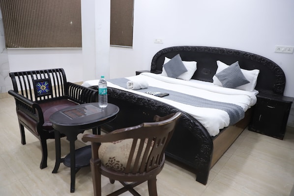 Basic Room, City View | Desk, free WiFi - Mauryan Elite Hotel Lajpat Nager (New Delhi)