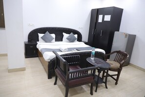 Basic Room, City View | Desk, free WiFi - Mauryan Elite Hotel Lajpat Nager (New Delhi)