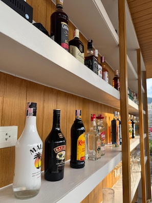 Bar en bord de piscine