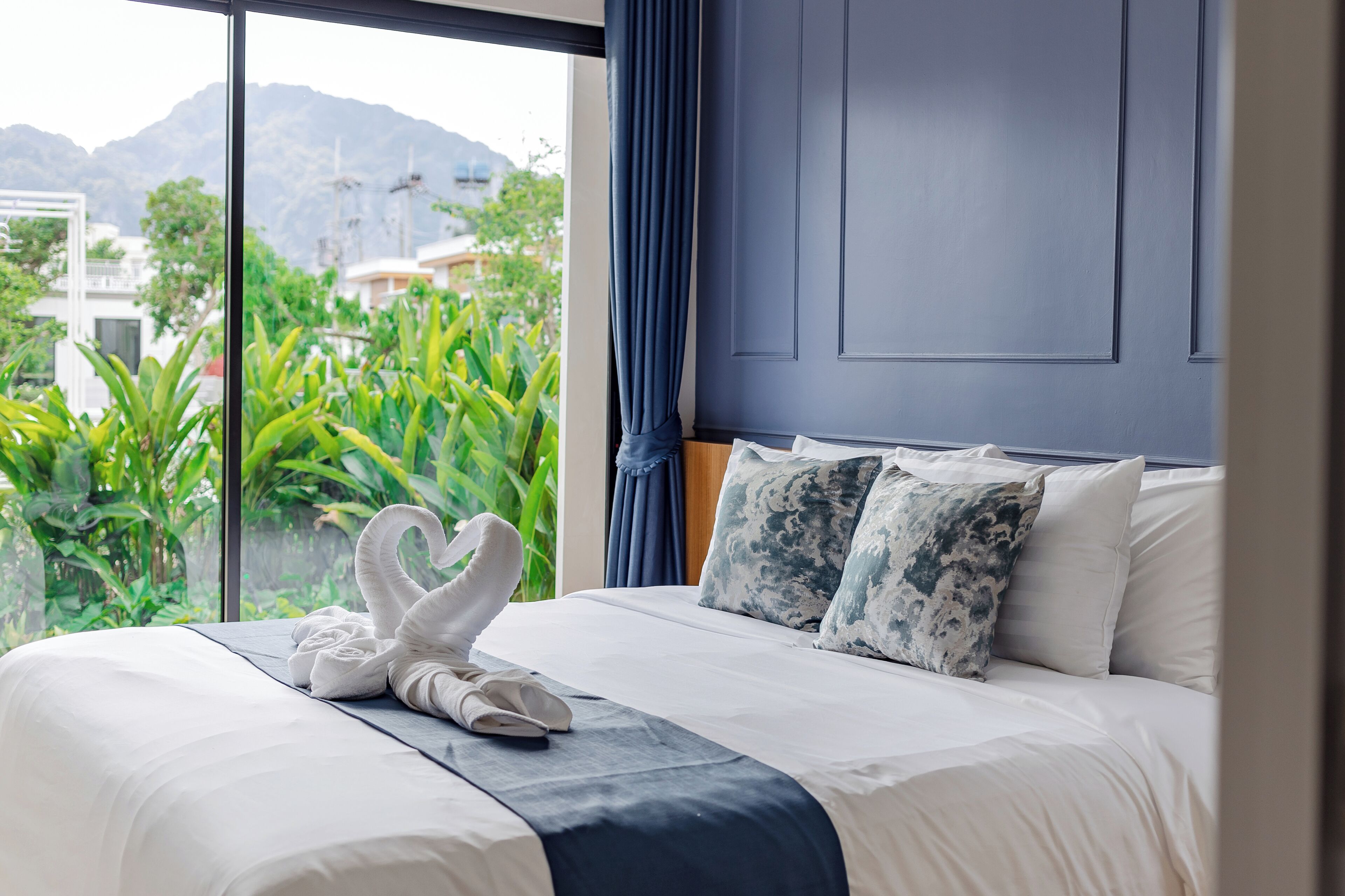 Desk, laptop workspace, iron/ironing board, free WiFi