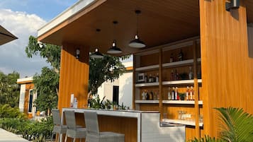 Bar à beira da piscina