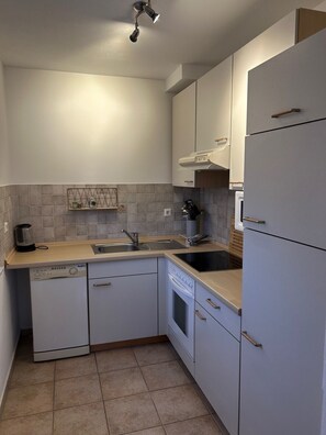 Private kitchen - Cozy 2 room apartment with all amenities near krka park (Bilice)