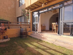 Outdoor dining - Taghazout Ait Bihi Cosy short-term accommodation (Ait Bihi)