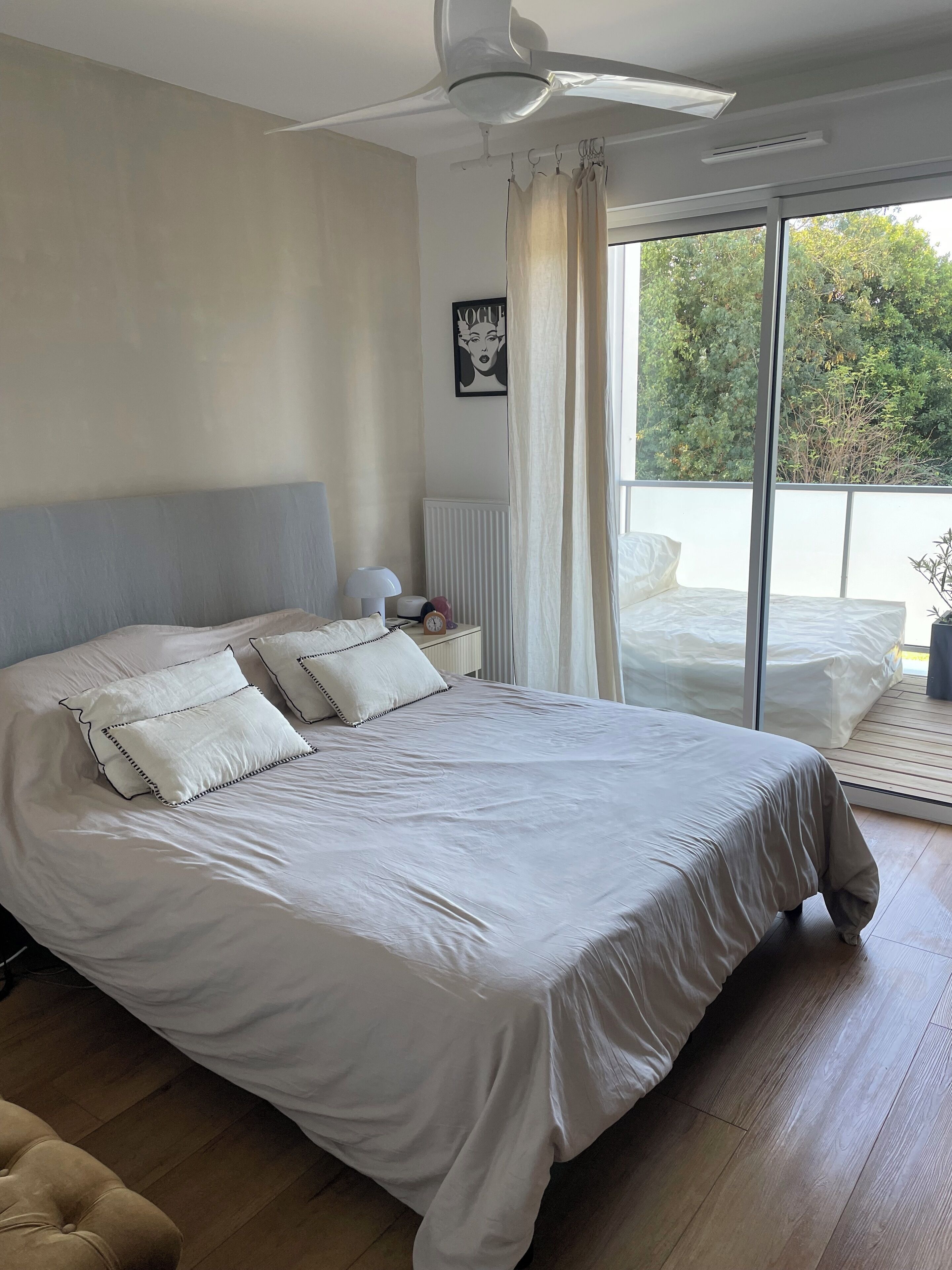 Iron/ironing board, internet, bed sheets