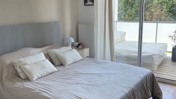 Iron/ironing board, internet, bed sheets