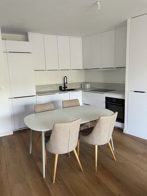 Fridge, oven, stovetop, dishwasher - Superb new and modern seaside apartment close to downtown (La Rochelle)