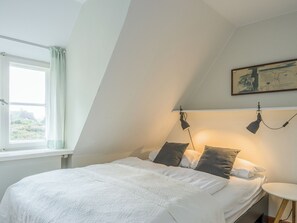 Een strijkplank/strijkijzer, gratis wifi, beddengoed