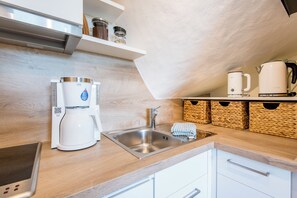 Fridge, stovetop, coffee/tea maker, toaster - Island child 1 - Munkmarsch (Munkmarsch)