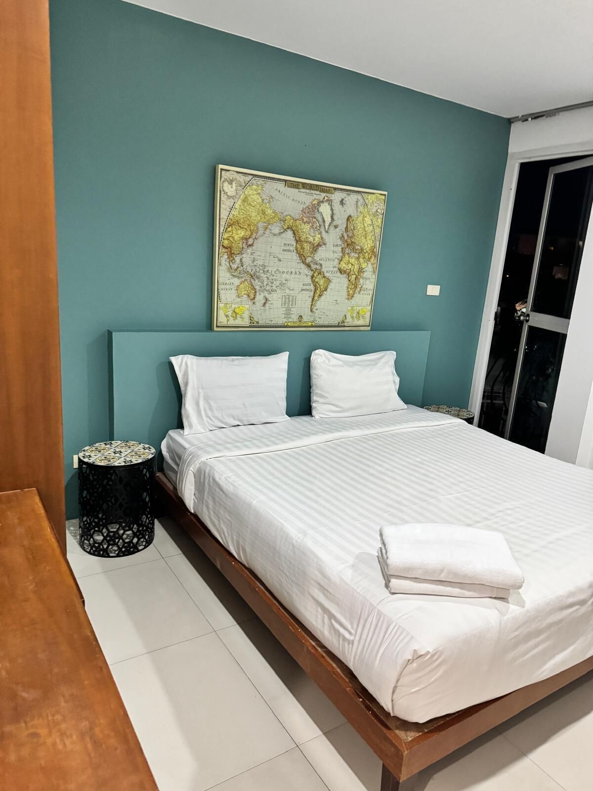 Økonomirom, balkong, byutsikt | Safe på rommet, strykejern/-brett og wi-fi (inkludert)