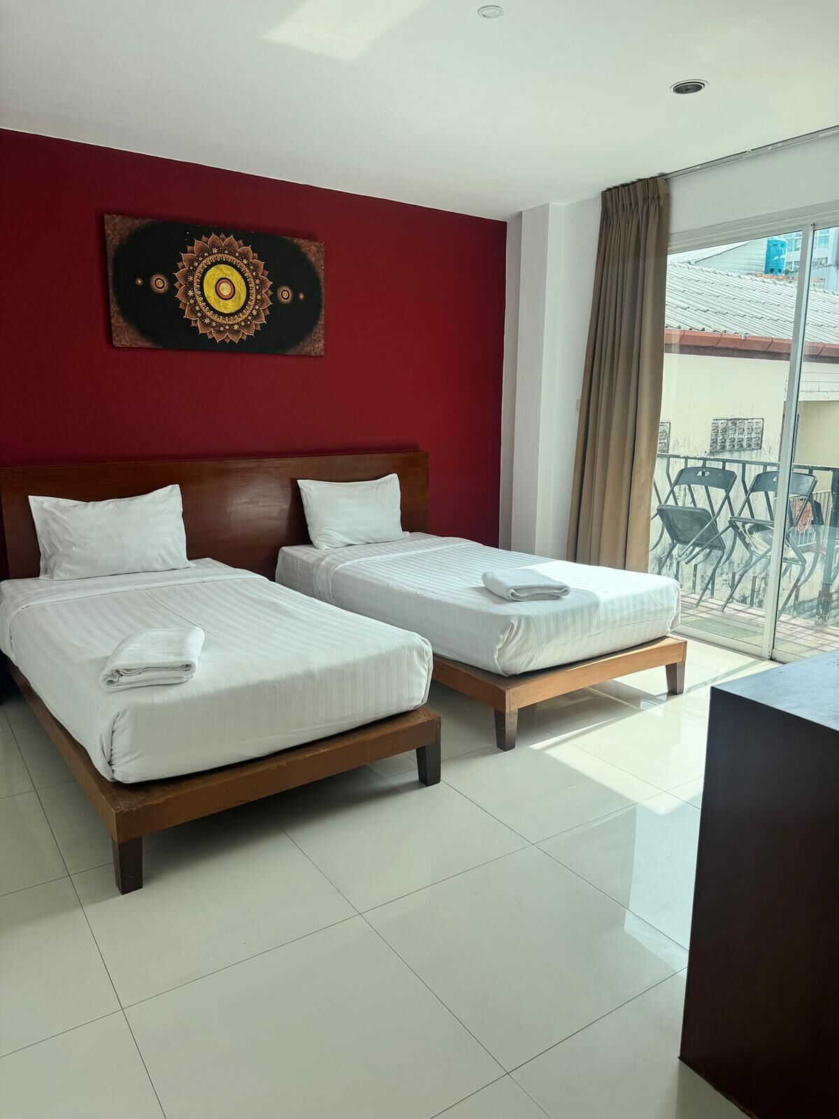 Tomannsrom – classic, balkong, byutsikt | Safe på rommet, strykejern/-brett og wi-fi (inkludert)