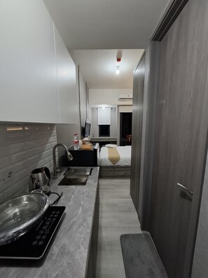 Studio | Eigene Küche | Mini-Kühlschrank, Herdplatte