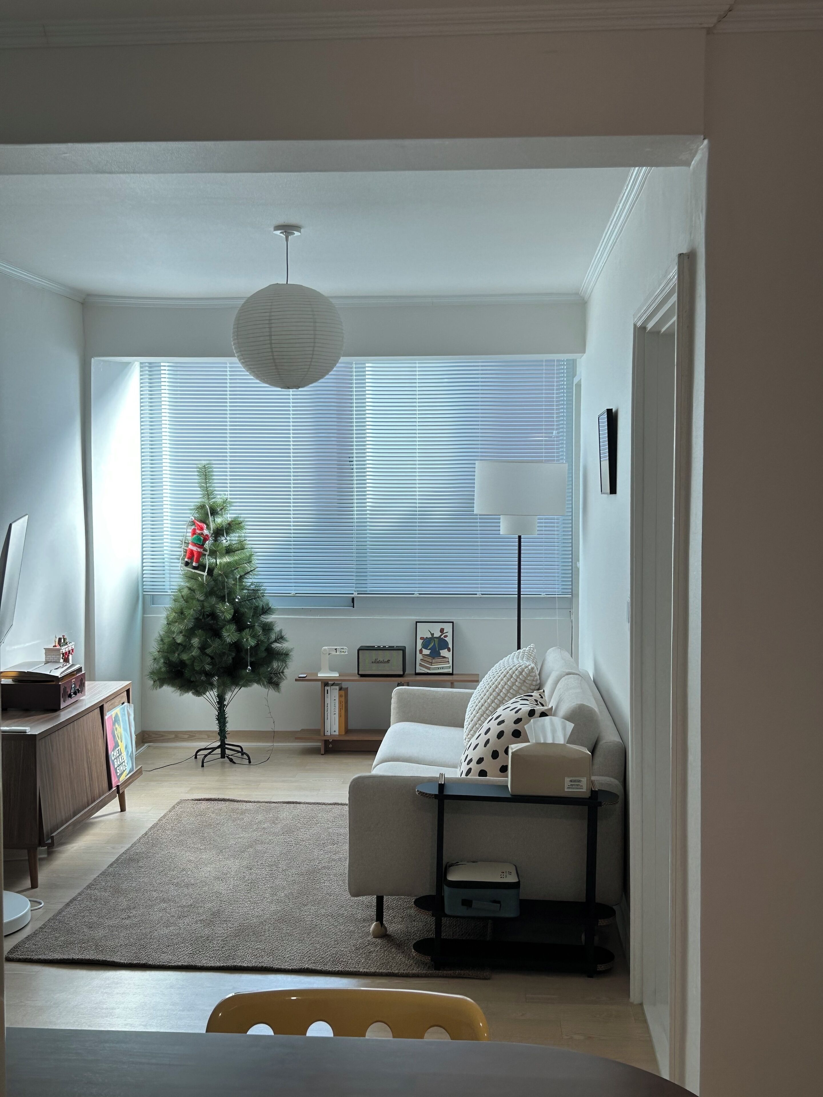 Smart TV, music library, stereo