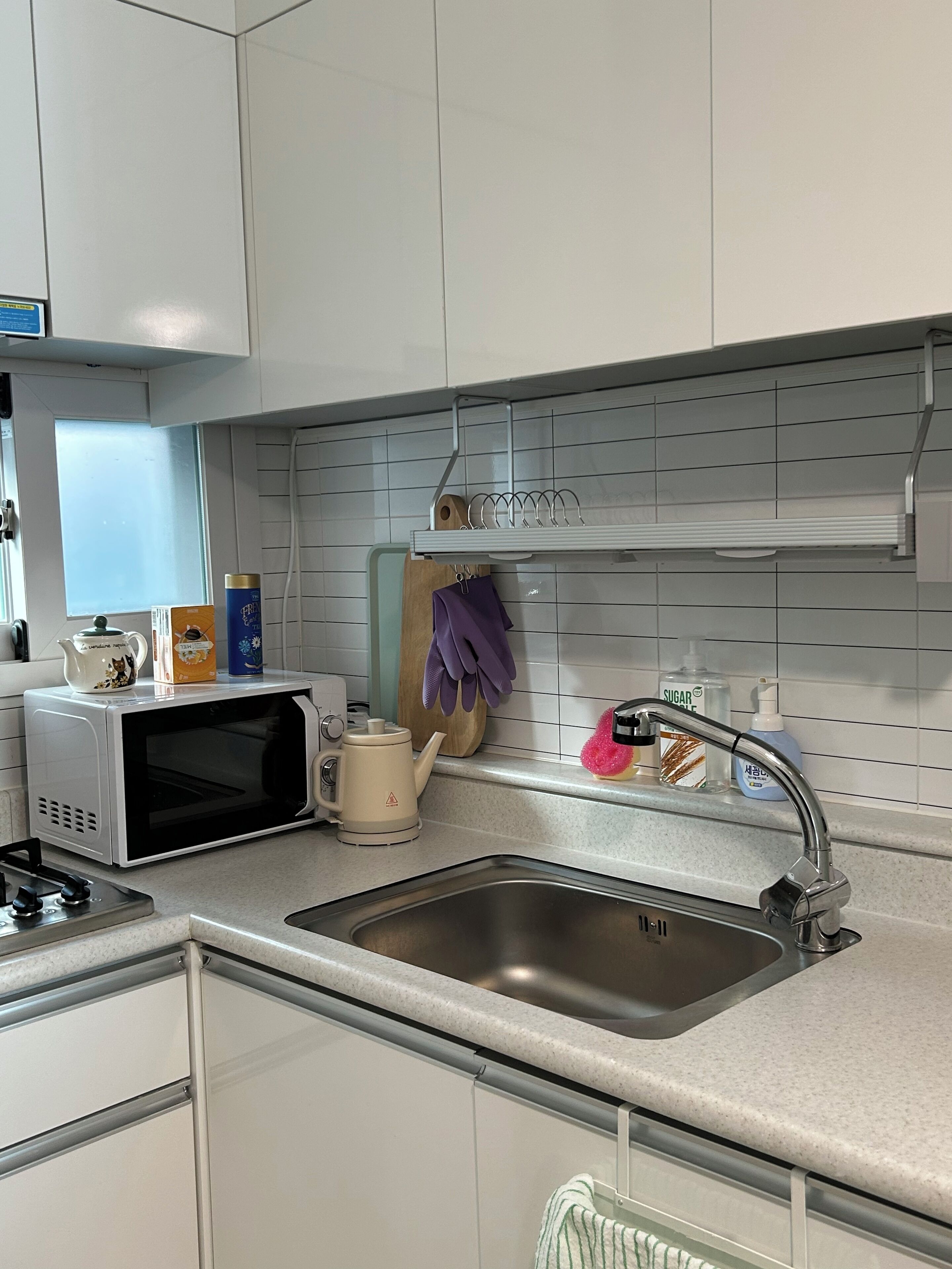 雪櫃、微波爐、電熱水壺、廚房用具/餐具/器皿