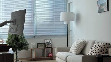 Smart TV, music library, stereo