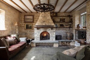 TV, fireplace - The Curated Country House (Chipping Campden)