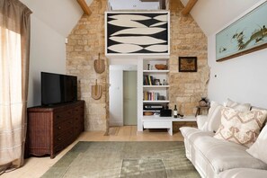 Living area - Stunning Waterside Cottage (Blockley)