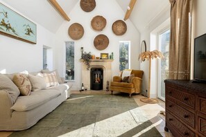 Televisión, chimenea