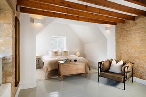 Room - Stunning Waterside Cottage (Blockley)