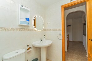 Hair dryer, towels, soap, toilet paper - Dreamy Sea Views Apartment La Mata Beach (Torrevieja)