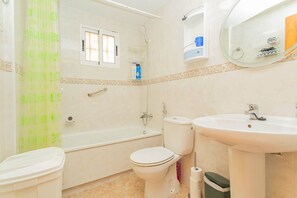 Hair dryer, towels, soap, toilet paper - Dreamy Sea Views Apartment La Mata Beach (Torrevieja)