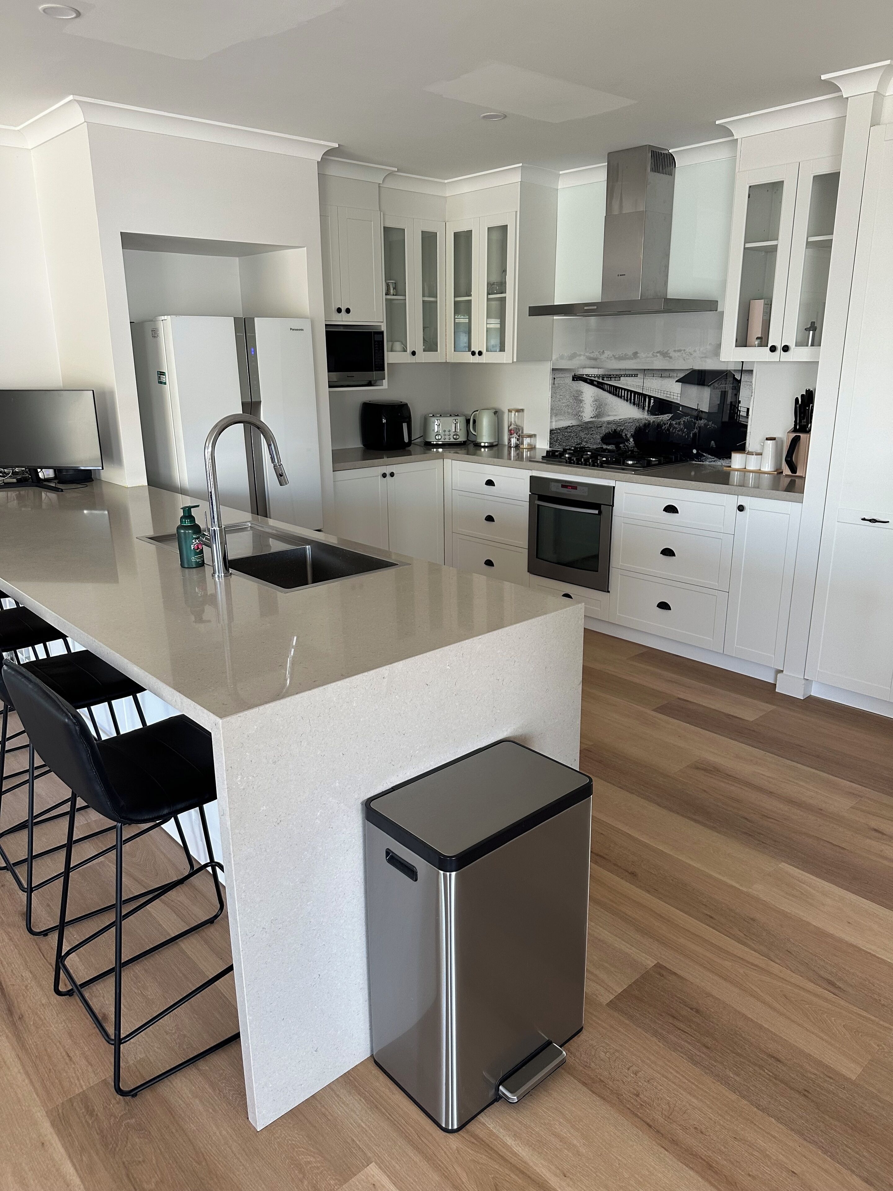 Frigorifero, microonde, forno, piano cottura