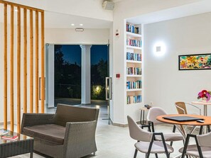 Reception - Manousis ApartHotel (Zakynthos)