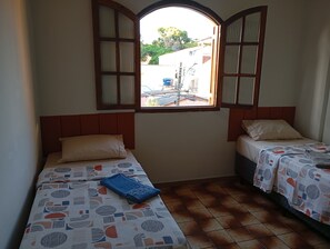 2 dormitorios, escritorio, tabla de planchar con plancha y wifi gratis