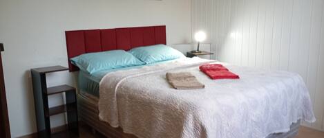 2 bedrooms, desk, iron/ironing board, free WiFi