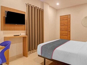 Desk, free WiFi - White Ridge Hotel-Kphb (Hyderabad)