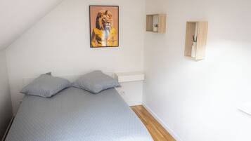 3 makuuhuonetta, työpöytä, silitysrauta/-lauta, ilmainen Wi-Fi