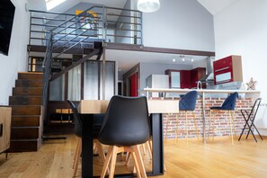 Dining - Bright loft ideal for family, friends or business stays (Troyes)