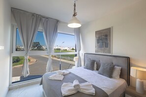 Villa, 4 Bedrooms, Private Pool - Protaras Mythical Blue Villa MB3 (Paralimni)