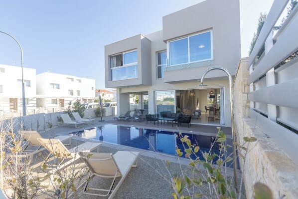 Outdoor pool - Protaras Mythical Blue Villa MB3 (Paralimni)