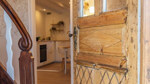 A wooden door with a diamond-patterned panel and a mirror above it. - La Maison «  Schmoutz 💋 »     Elegant Alsatian house dating from 1752 (Forstheim)