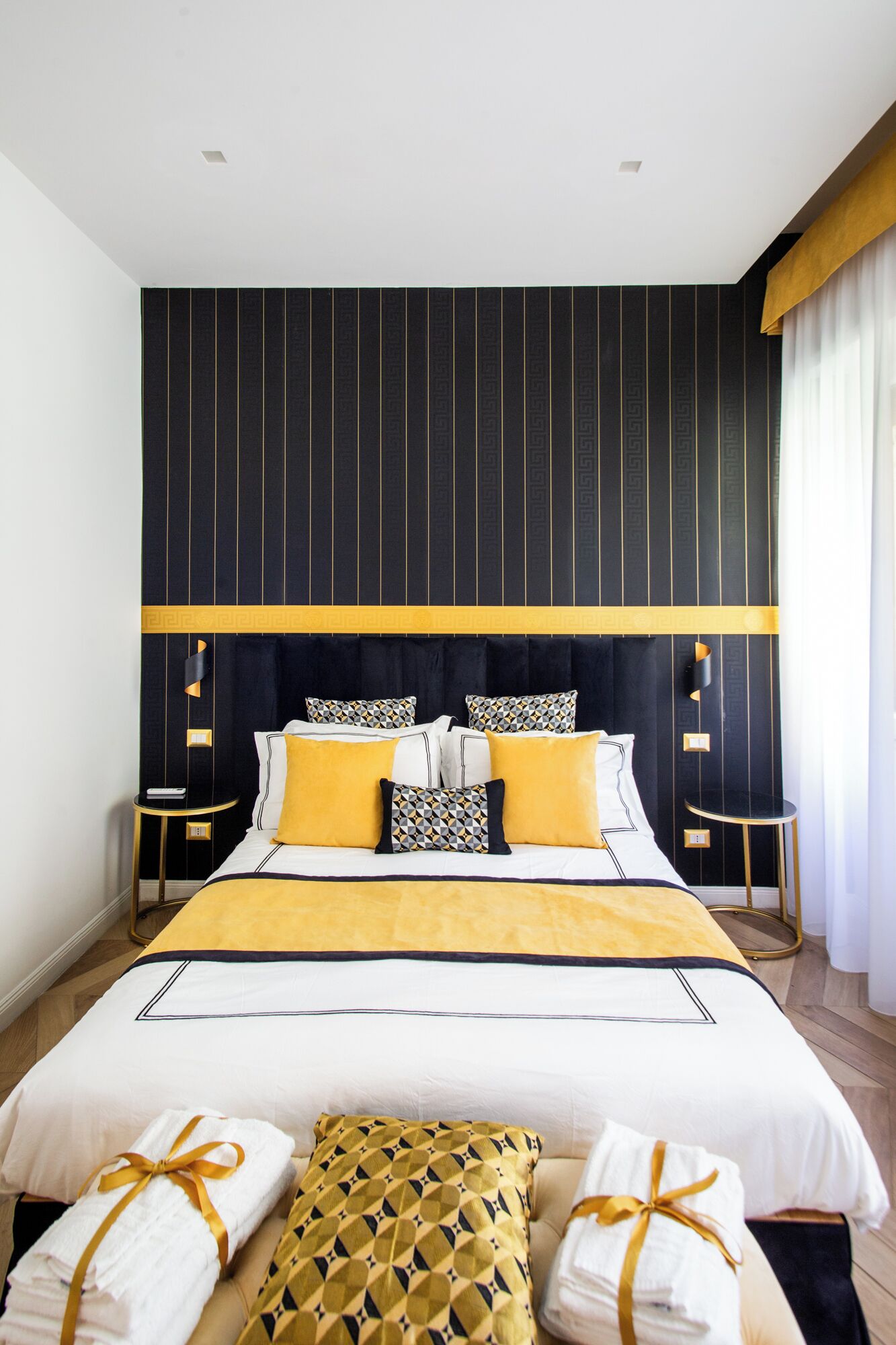 Iron/ironing board, bed sheets