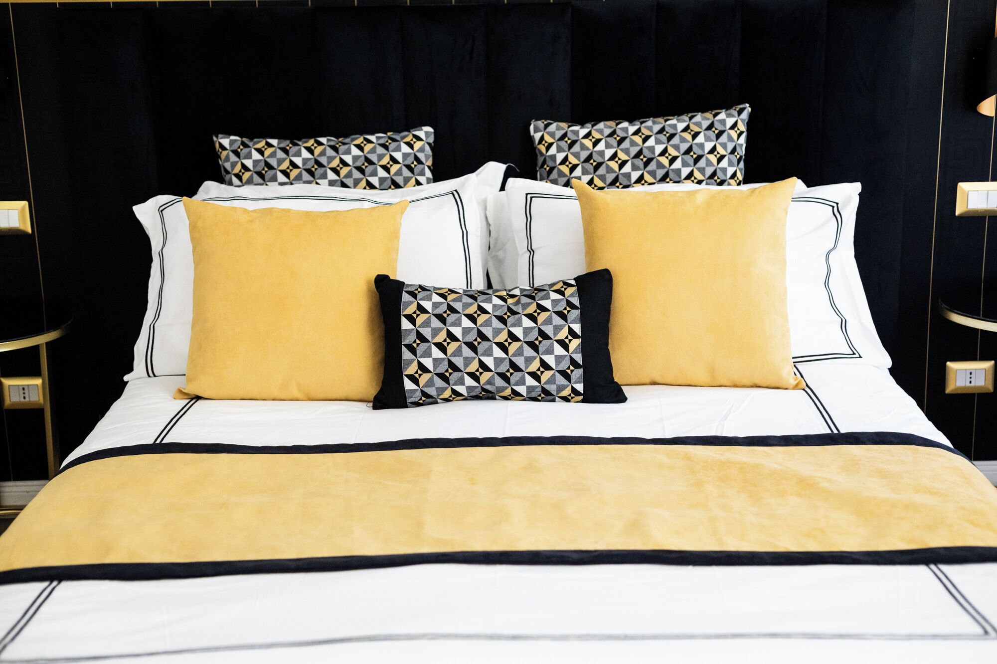 Iron/ironing board, bed sheets