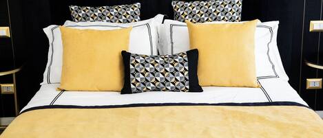 Iron/ironing board, bed sheets