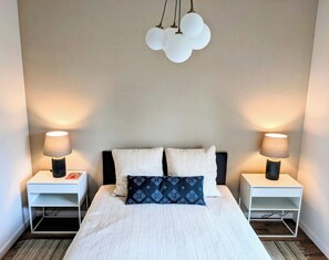 Iron/ironing board, WiFi, bed sheets