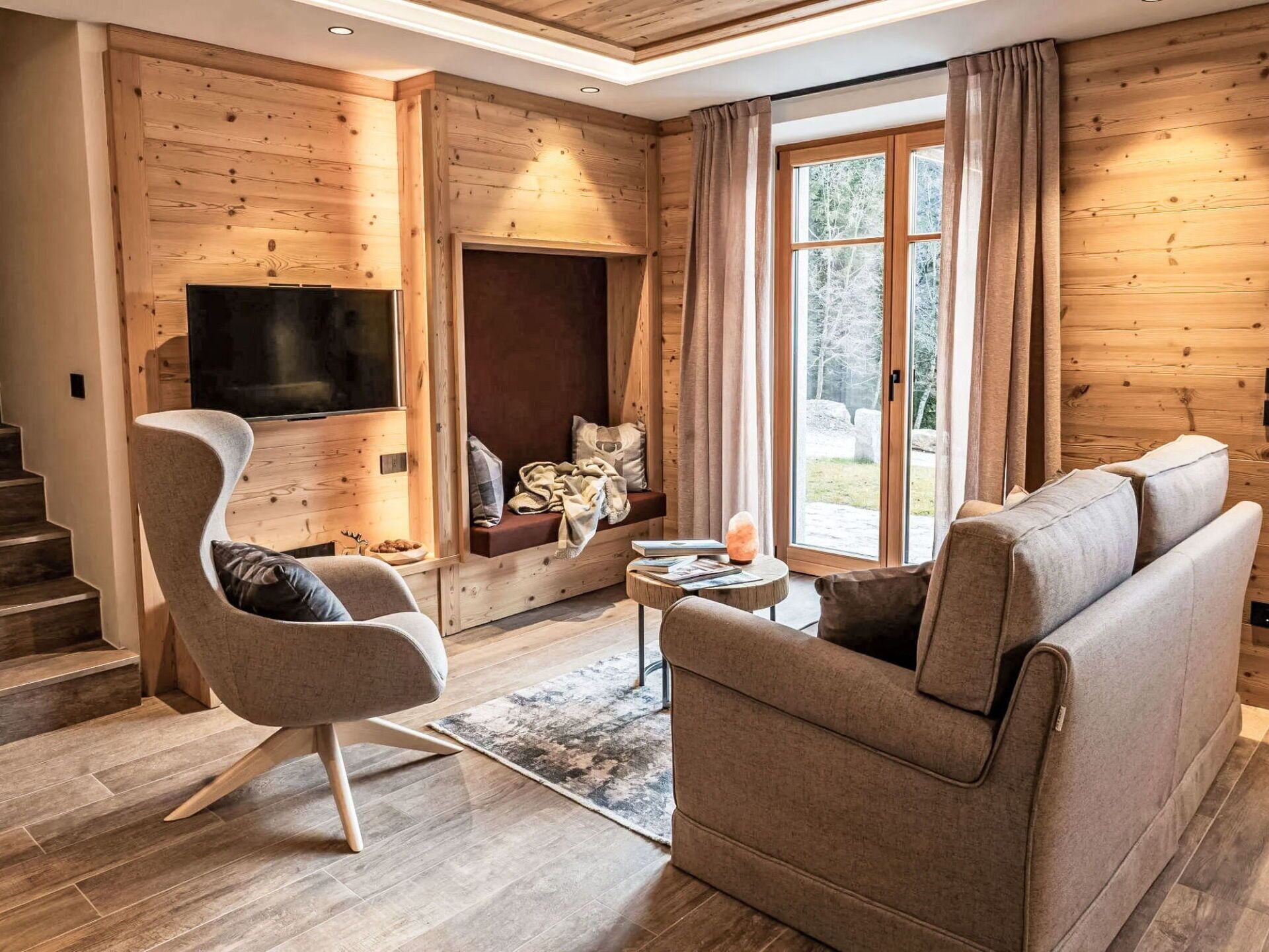 Télévision, cheminée