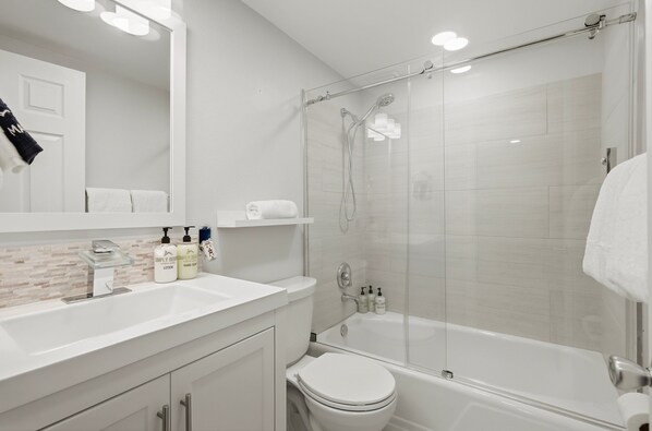 Shower, hair dryer, towels, shampoo