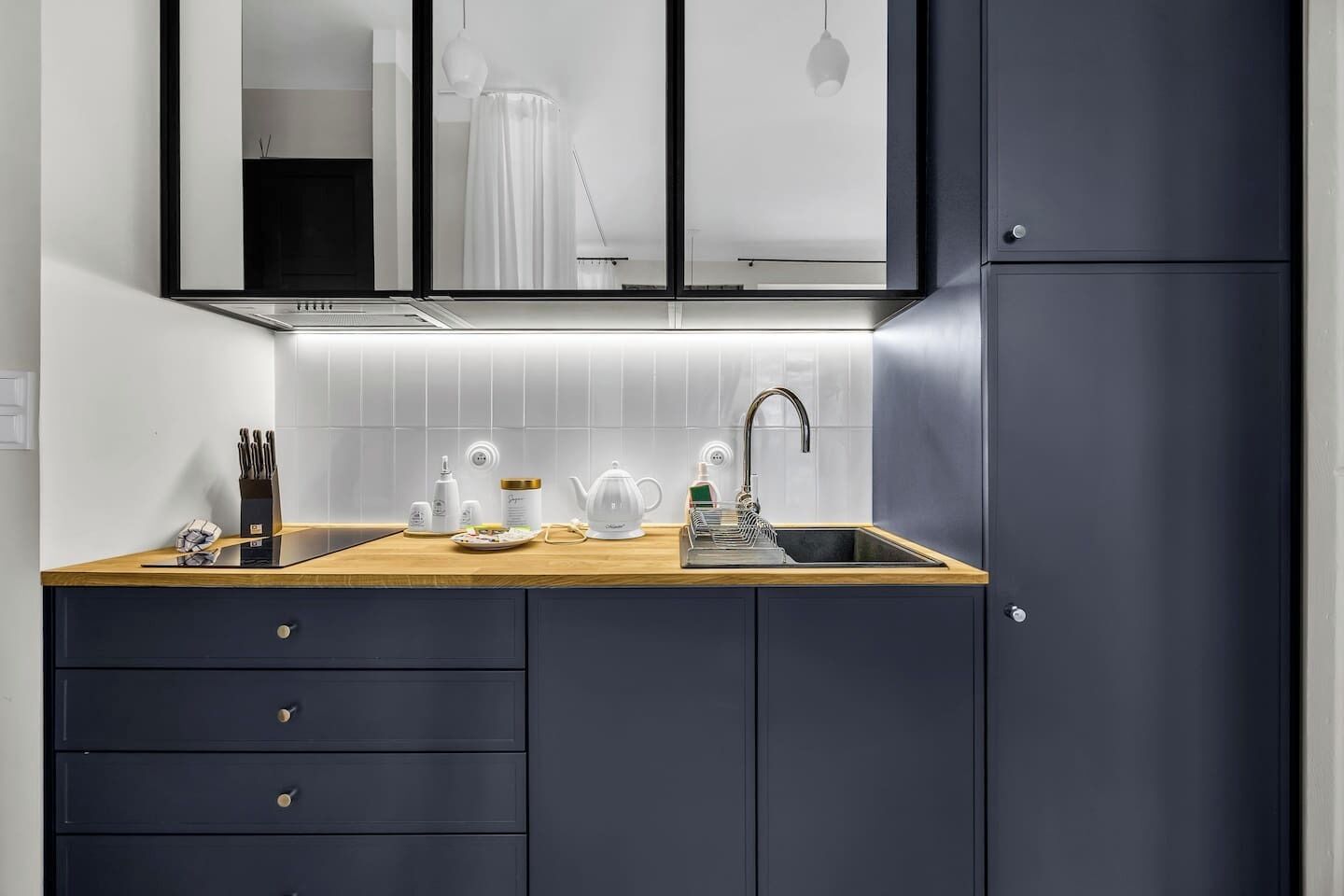 Geladeira, micro-ondas, fogão, cooktop