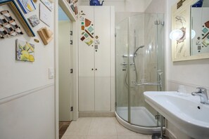 Shower, hair dryer, bidet, towels - Absolute Center, Parking - (Private Museum) (Mantova)