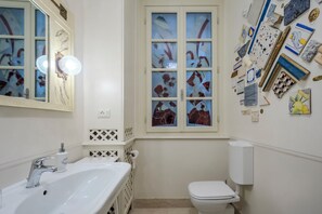 Shower, hair dryer, bidet, towels - Absolute Center, Parking - (Private Museum) (Mantova)
