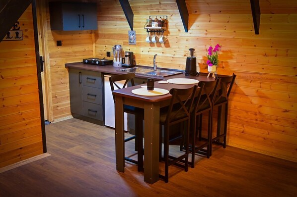 Deluxe Bungalow, Pool View | Private kitchen | Mini-fridge, cookware/dishes/utensils - Avay BUNGALOV (Samsun)